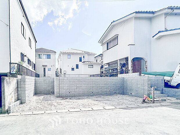 閑静な住宅街の一角、ひと時のくつろぎが生まれ、ゆっくりと愛着が育まれていきます。