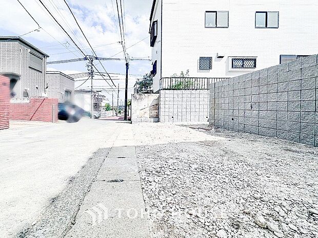 閑静な住宅地で小さなお子様がいるご家族にも安心。気品ある街並みと閑静な住環境が魅力です。