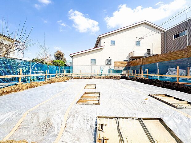 閑静な住宅街の一角、ひと時のくつろぎが生まれ、ゆっくりと愛着が育まれていきます。