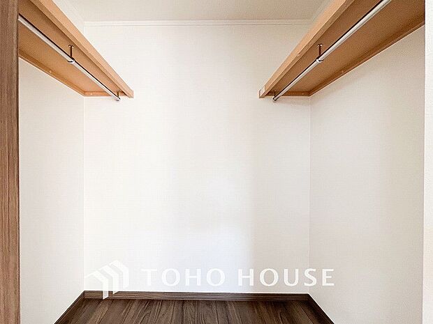 衣類だけでなく大きな荷物も収納でき、お部屋がすっきりします。