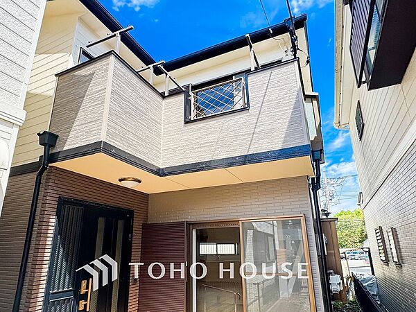 住む人を映し出す洗練された佇まいは、いつまでも輝き続けながらいつしか街の風景に溶け込んでいきます。