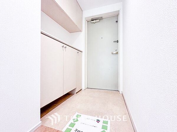 居住者の帰り、訪れる方を優しく迎えてくれる玄関です。