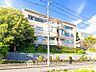 外観：前面道路含む現地写真『快適』は「家」と「街」と「環境」が調和した時に訪れるだと改めて感じさせてくれます。