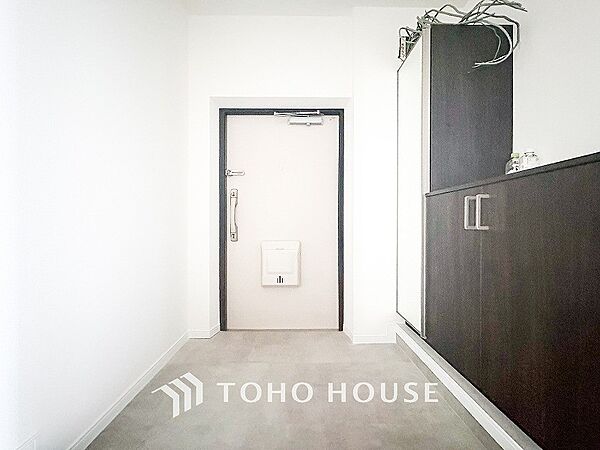 居住者の帰り、訪れる方を優しく迎えてくれる玄関です。