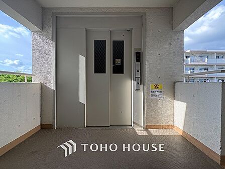エレベーター完備。大きなお荷物などを運ぶ際にも便利です。