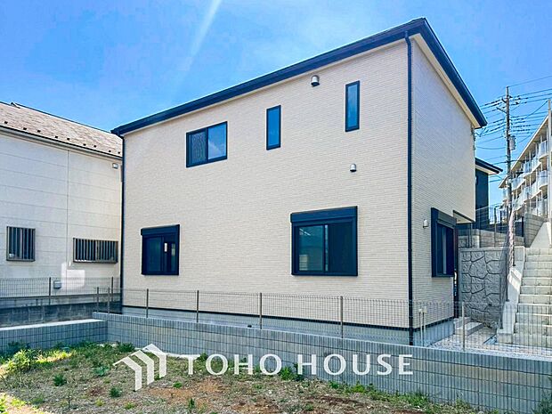 閑静な住宅街の一角、ひと時のくつろぎが生まれ、ゆっくりと愛着が育まれていきます。