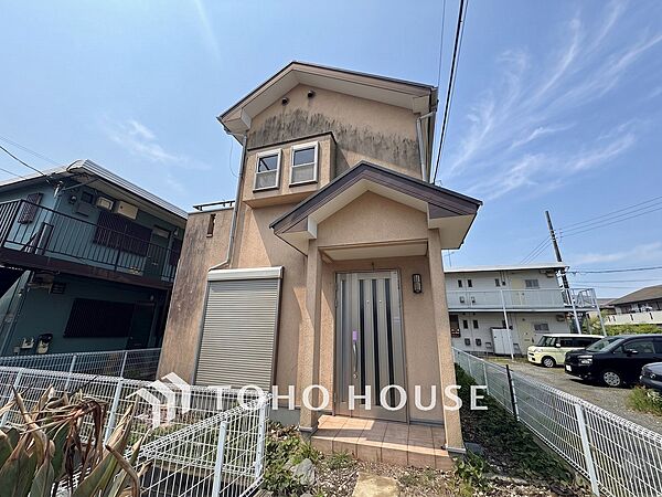 住む人や訪れる人やさしくエスコートする玄関アプローチ。