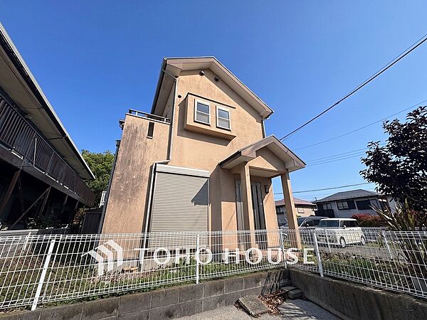 閑静な住宅街の一角、ひと時のくつろぎが生まれ、ゆっくりと愛着が育まれていきます。
