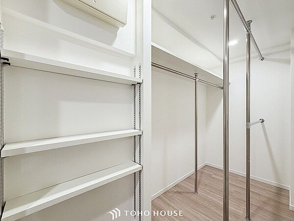 衣類だけでなく大きな荷物も収納でき、お部屋がすっきりします。