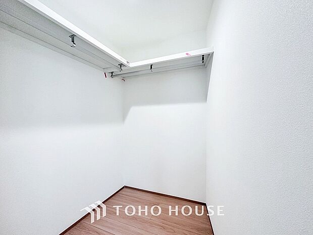 衣類だけでなく大きな荷物も収納でき、お部屋がすっきりします。