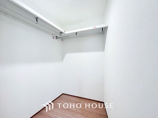 衣類だけでなく大きな荷物も収納でき、お部屋がすっきりします。