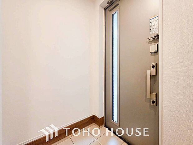 居住者の帰り、訪れる方を優しく迎えてくれる玄関です。