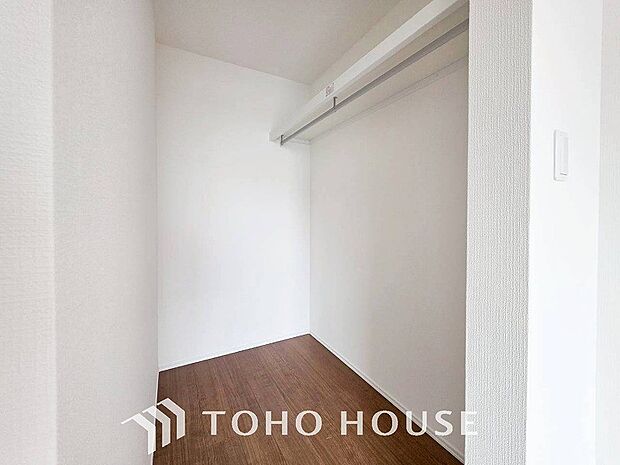 衣類だけでなく大きな荷物も収納でき、お部屋がすっきりします。