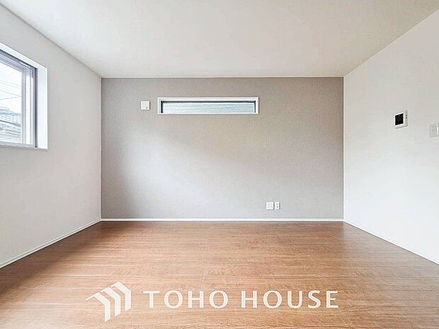 戸建てならではのリビング。落ち着いた色調のリビングは家族団欒の憩いの場所です。