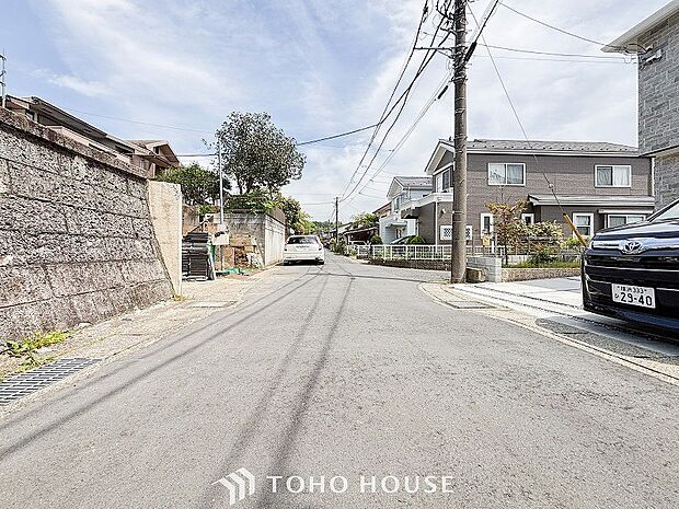 住む人を映し出す洗練された佇まいは、いつまでも輝き続けながらいつしか街の風景に溶け込んでいきます。