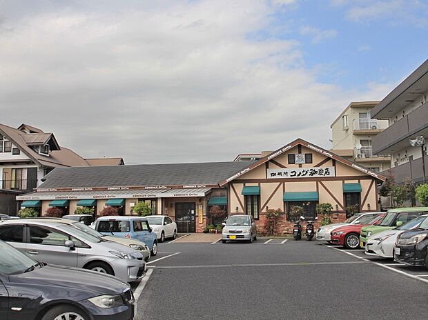 誰もがくつろげる「街のリビングルーム」を目指した店内でおいしいコーヒーや軽食がいただけます。