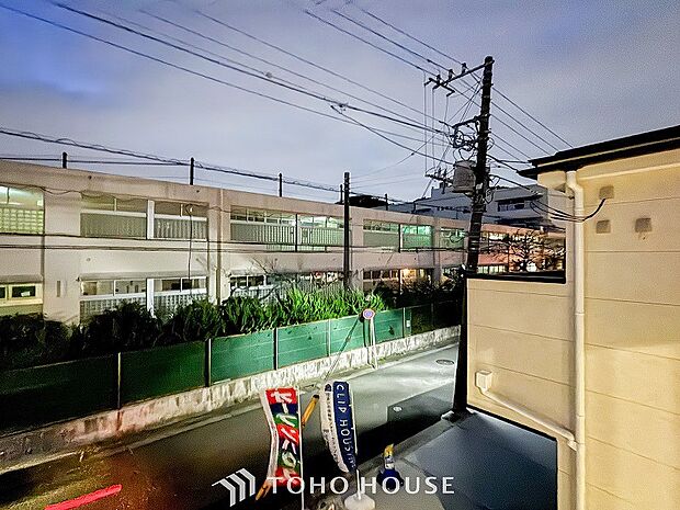 開放的で気持ちの良い眺望と青い空を満喫できます。