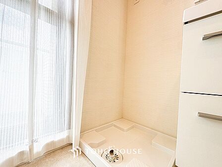 洗濯機を配置しても十分なスペースを確保しております。