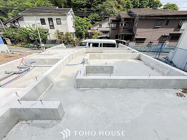 閑静な住宅街の一角、ひと時のくつろぎが生まれ、ゆっくりと愛着が育まれていきます。