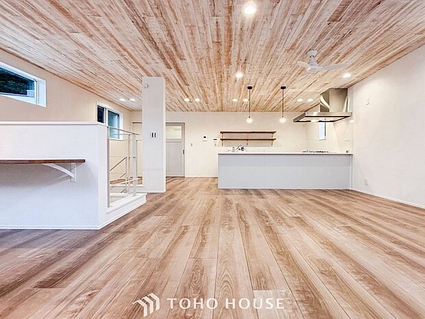美味しいお料理も楽しいお喋りもキッチンを中心に広がります。