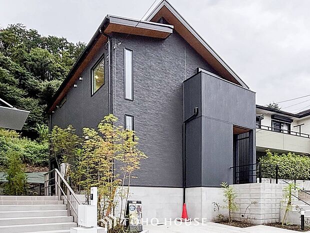 閑静な住宅街の一角、ひと時のくつろぎが生まれ、ゆっくりと愛着が育まれていきます。