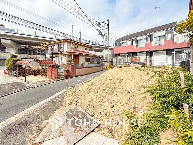 風を感じ解放感あふれる光に満ちた住まい。