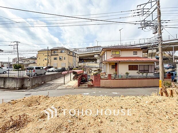 閑静な住宅街の陽当りに恵まれた土地で寛ぎに満ちた生活を。