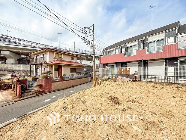 住む人を映し出す洗練された佇まいは、いつまでも輝き続けながらいつしか街の風景に溶け込んでいきます。