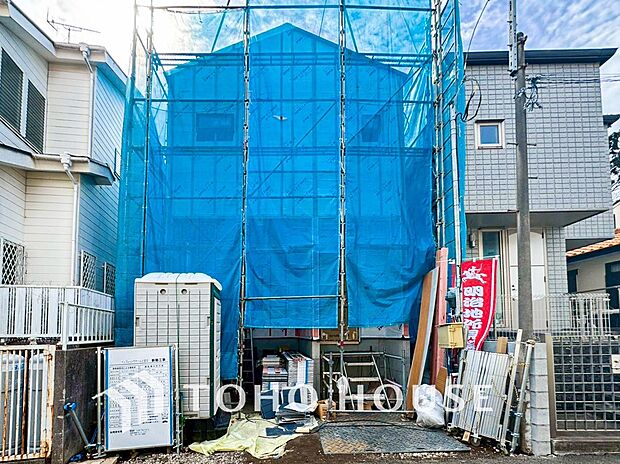 爽やかな青空の下に贅沢なほどに降り注ぐ陽光、豊かな居住性と、クオリティが見事に調和した住空間。