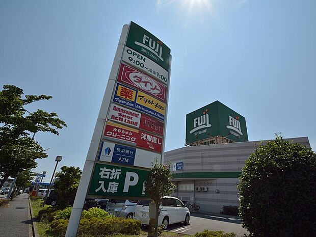 テナントに100円ショップやドラッグストアもあり、日常のお買い物に便利です。