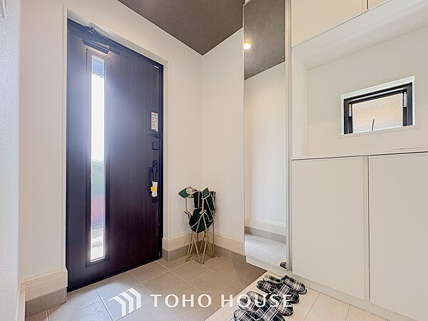 居住者の帰り、訪れる方を優しく迎えてくれる玄関です。