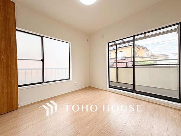 一日の疲れをいやしてくれる主寝室。自分時間を快適に過ごすプライベートルーム。