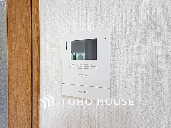 誰が来てもわかる様にモニター付きインターホンを設置。