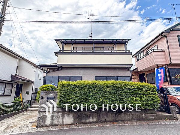 閑静な住宅街の一角、ひと時のくつろぎが生まれ、ゆっくりと愛着が育まれていきます。
