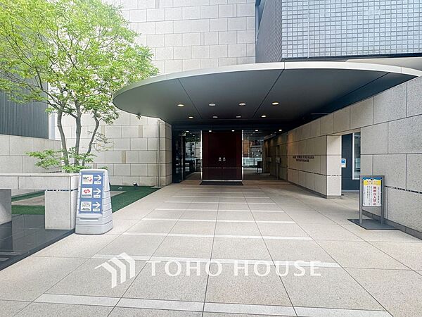 上品で清潔感があるエントランスは住人やゲストを迎え入れ、そして送り出す場にふさわしい上質な空間です。