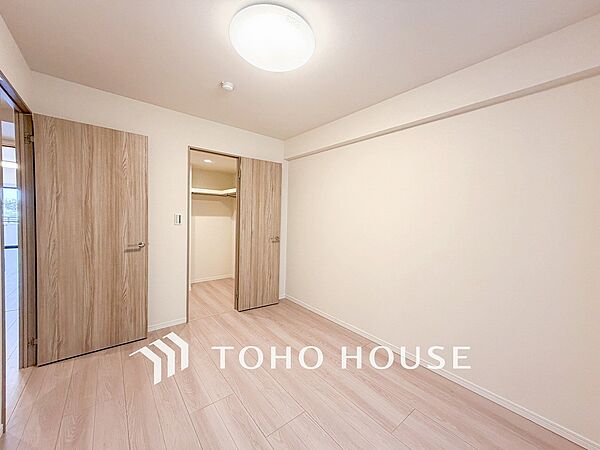 一日の疲れをいやしてくれる主寝室。自分時間を快適に過ごすプライベートルーム。