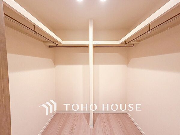衣類だけでなく大きな荷物も収納でき、お部屋がすっきりします。