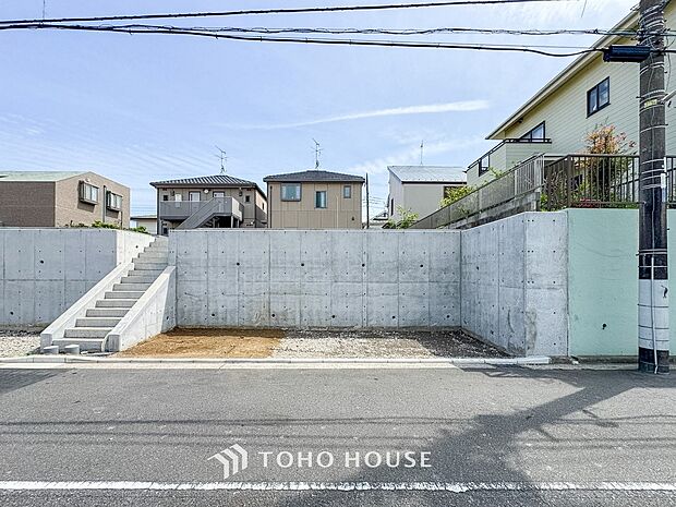 閑静な住宅街の一角、ひと時のくつろぎが生まれ、ゆっくりと愛着が育まれていきます。