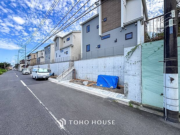 閑静な住宅街の一角、ひと時のくつろぎが生まれ、ゆっくりと愛着が育まれていきます。