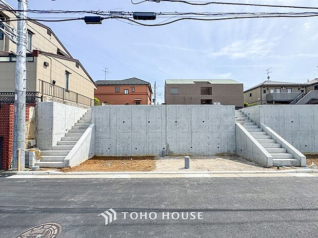 閑静な住宅街の一角、ひと時のくつろぎが生まれ、ゆっくりと愛着が育まれていきます。