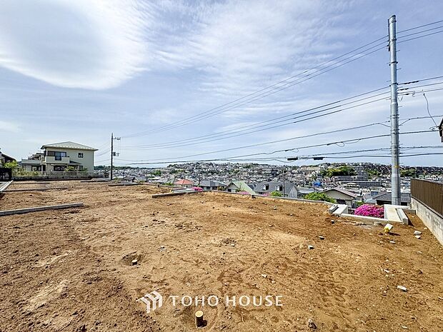 閑静な住宅街の陽当りに恵まれた土地で寛ぎに満ちた生活を。