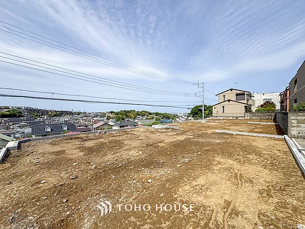 四季折々の自然を楽しめる住環境。街並み全体のデザインへの拘りと充実した設備はきっとご満足いただけるはず。