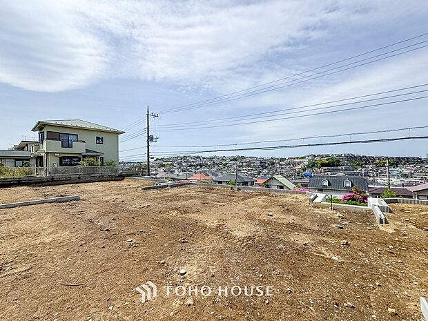 閑静な住宅街の陽当りに恵まれた土地で寛ぎに満ちた生活を。