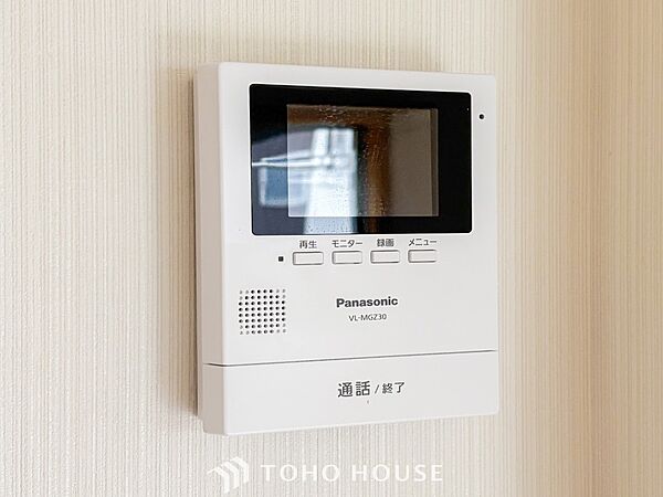 誰が来てもわかる様にモニター付きインターホンを設置。