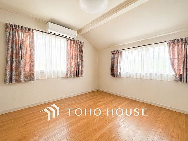 一日の疲れをいやしてくれる主寝室。自分時間を快適に過ごすプライベートルーム。
