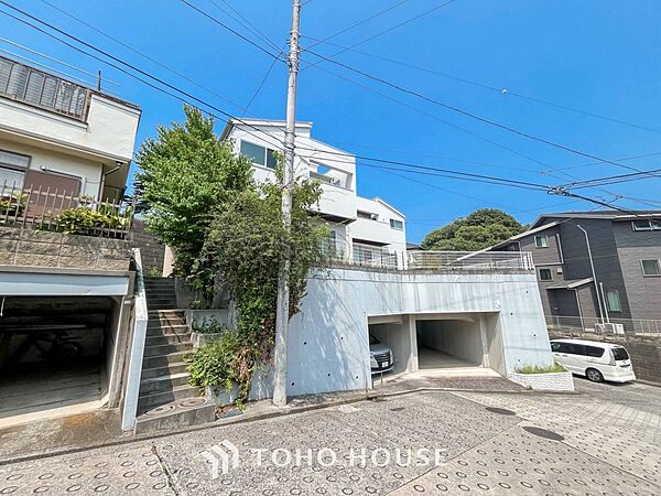 閑静な住宅地で小さなお子様がいるご家族にも安心な住環境が魅力です。