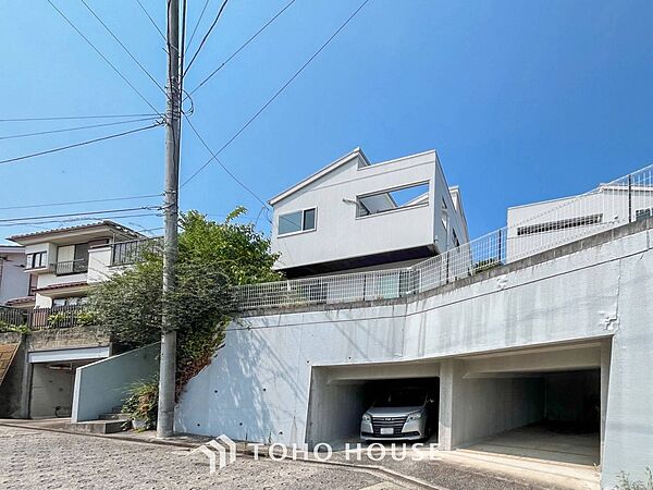 閑静な住宅街の一角、ひと時のくつろぎが生まれ、ゆっくりと愛着が育まれていきます。