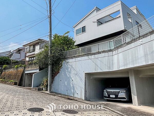 大切なお車を雨や風から守ってくれる地下車庫付です。