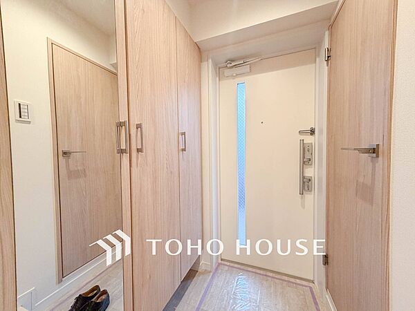 居住者の帰り、訪れる方を優しく迎えてくれる玄関です。