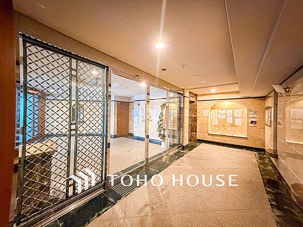 訪れるゲストや住む人を優しく迎え入れてくれる明るい空間です。